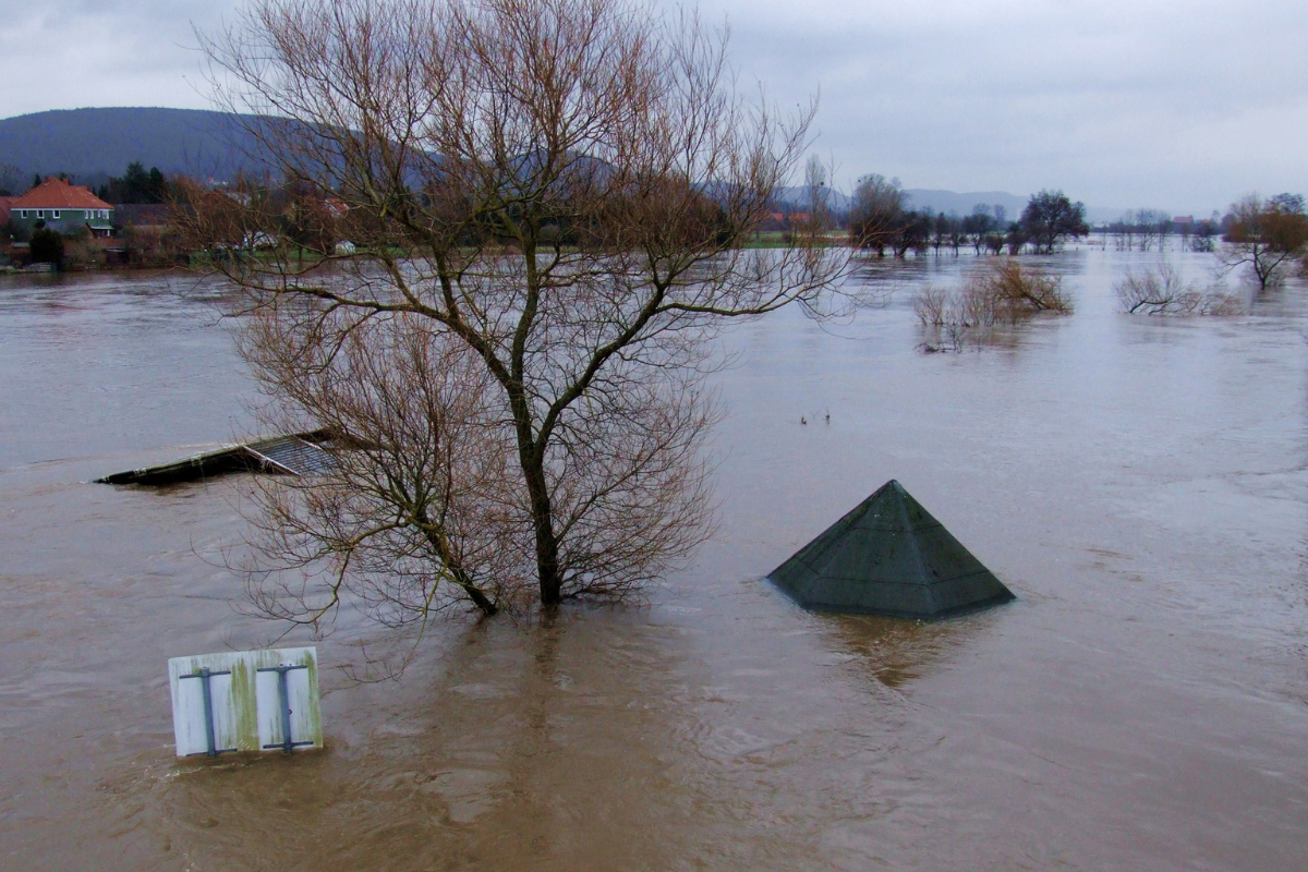 Scientists Pioneer Linking Climate Change to Weather Disasters